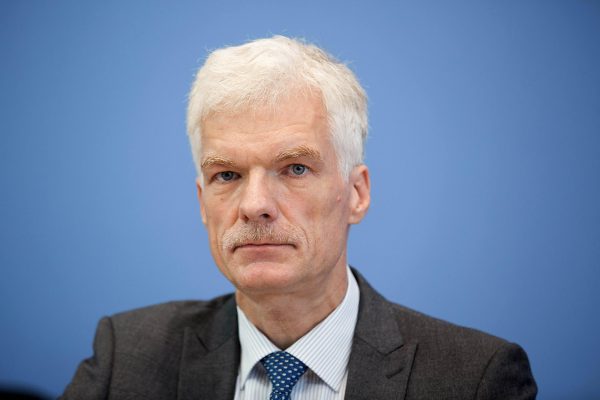 ARCHIV - OECD-Bildungsexperte Andreas Schleicher gibt am 15.09.2016 in Berlin eine Pressekonferenz. Schleicher hat Union und SPD zu deutlich mehr Unterst¸tzung f¸r Deutschlands Schulen aufgerufen. (zu dpa ´OECD-Bildungsdirektor: GroKo soll Anstrengung f¸r Schulen verdoppelnª vom 28.01.2018) Foto: Jˆrg Carstensen/dpa +++ dpa-Bildfunk +++