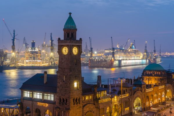 Germany, Hamburg, St. Pauli Landing stages, Gauge Tower, cruise ships at harbour, blue hour