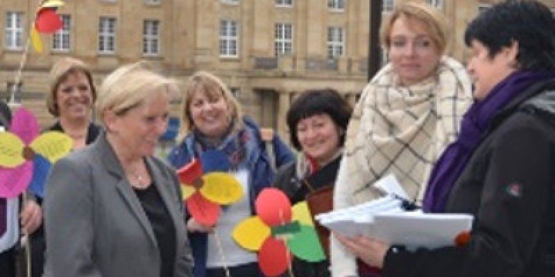 bw_2016_petition2_400x200